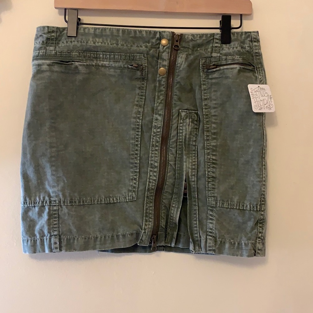Free people, never worn, green skirt size 6